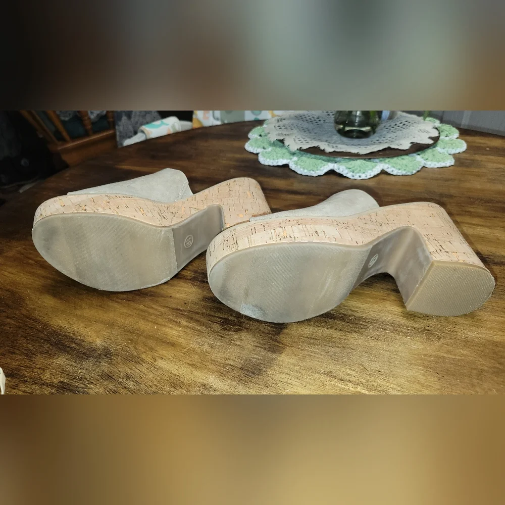 Universal Thread Beige Mules - Picture 3 of 5